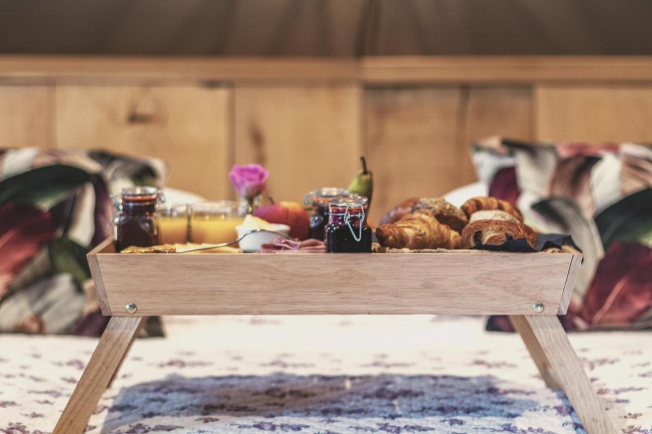 Domaine Sur Les Sarts Hotel Ohey Екстериор снимка